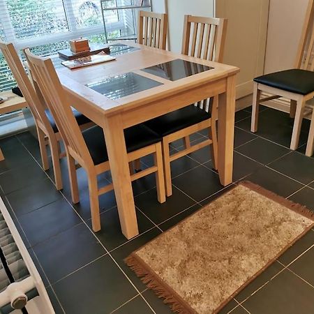 3 Bedroom Home Near Windsor Castle, Legoland, & Heathrow สลาว ภายนอก รูปภาพ