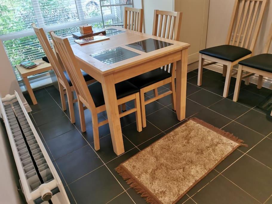 3 Bedroom Home Near Windsor Castle, Legoland, & Heathrow สลาว ภายนอก รูปภาพ