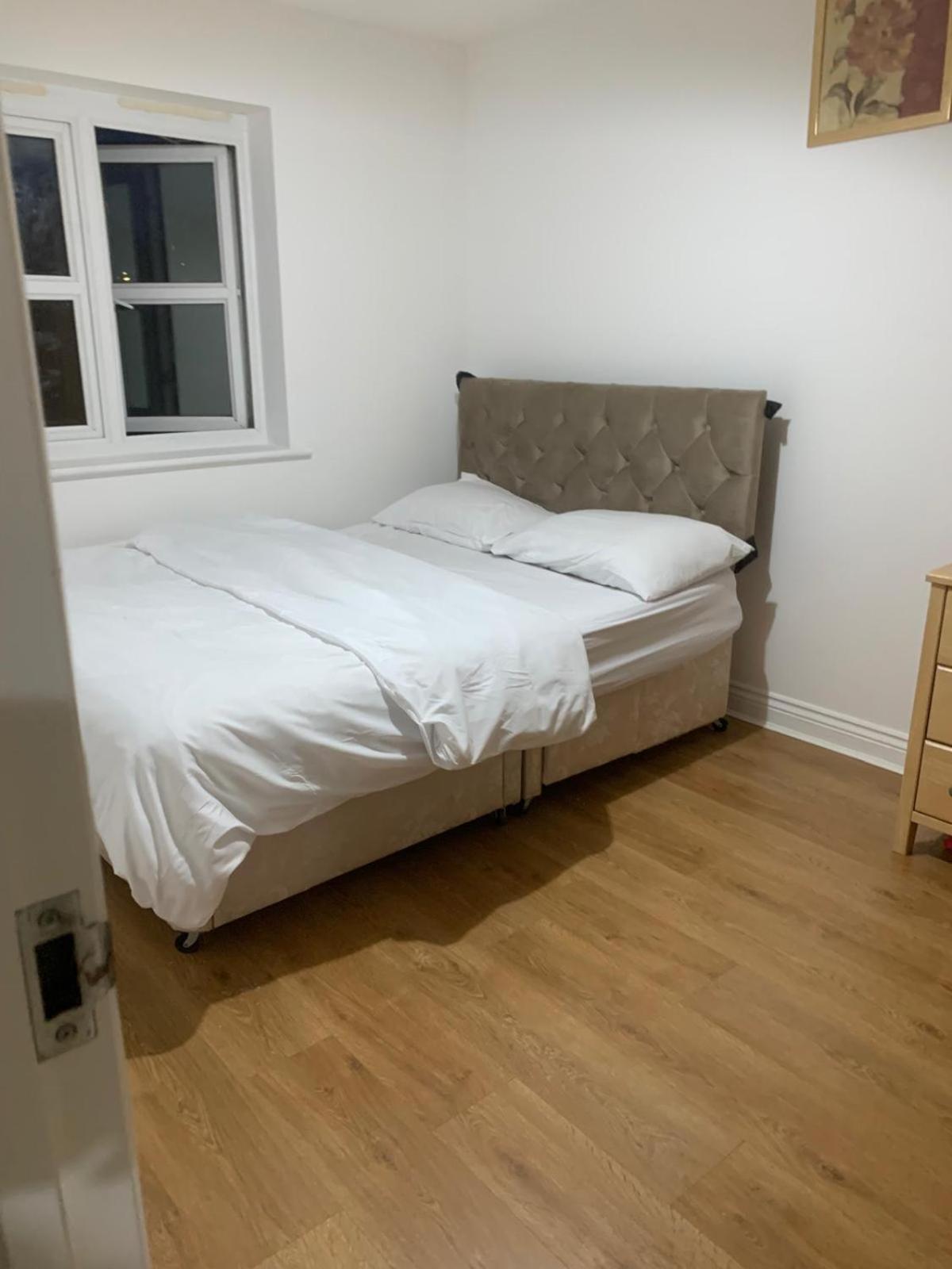 3 Bedroom Home Near Windsor Castle, Legoland, & Heathrow สลาว ภายนอก รูปภาพ